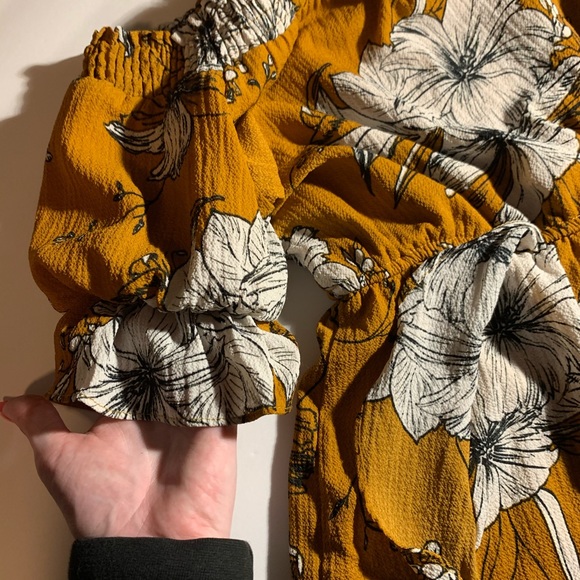 NWOT medium romper floral ruffles - Picture 2 of 5